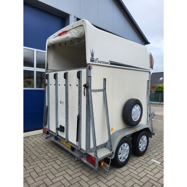 Harde Henra 2 paardentrailer **